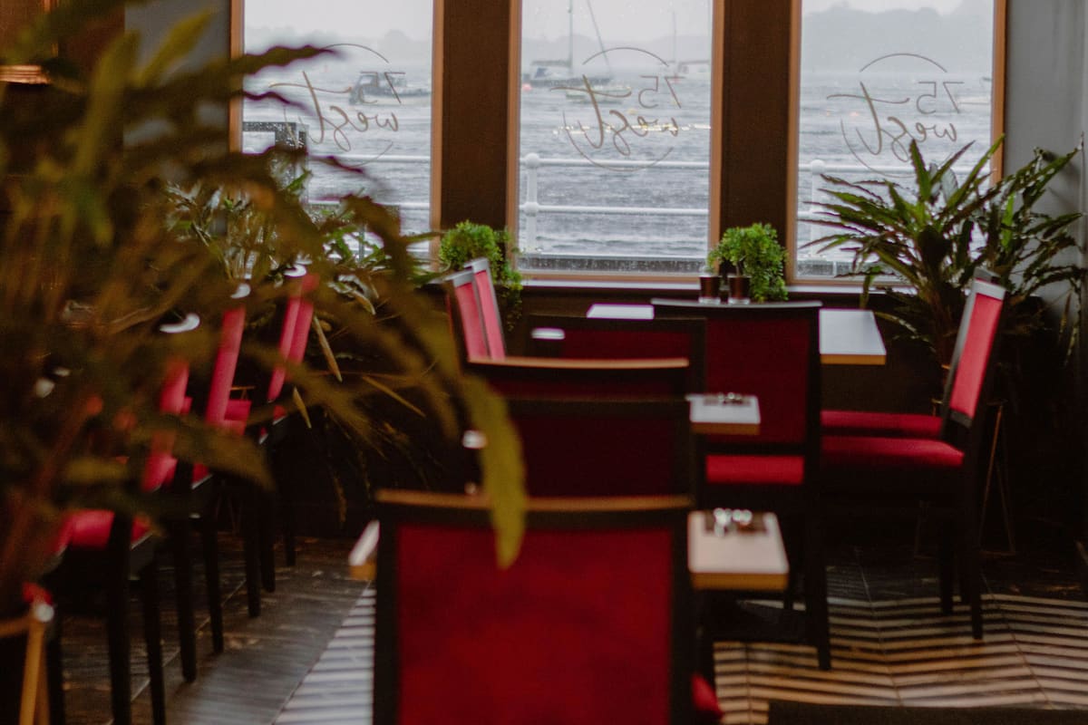 75 West restaurant tables at the bay window
